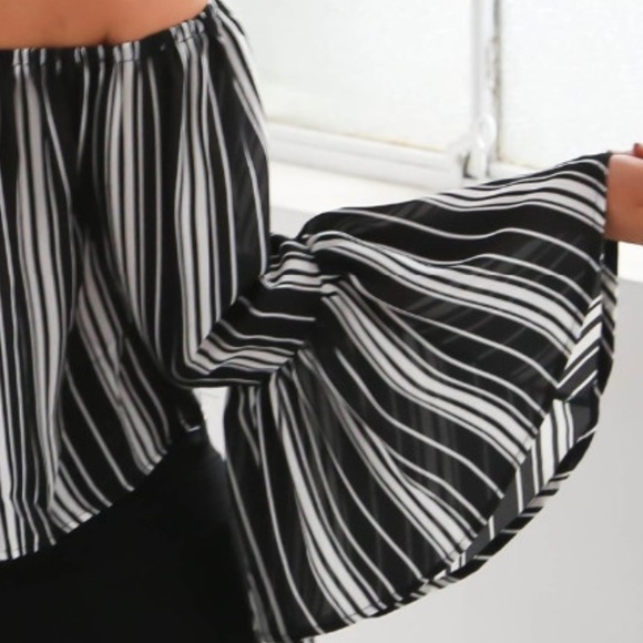 HP! Bell Sleeve Off Shoulder Top NEW - Picture 2 of 4